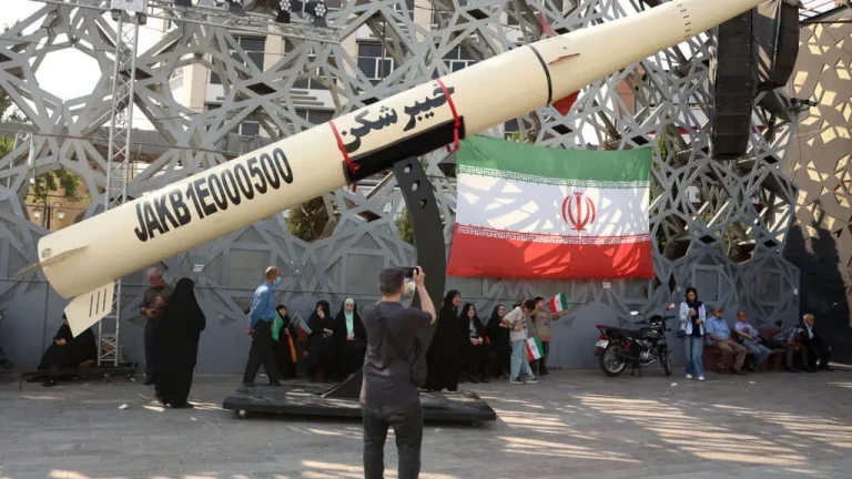 Iran ta yi iƙirarin kai hari kan sansanonin sojin Amurka 85 a Bahrain da Kuwait
