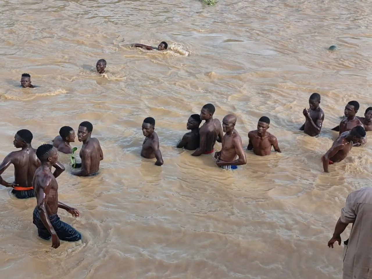 Kwale-kwale ya kife da mata da yara 40 a Jigawa