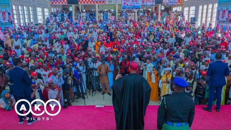 Gwamna Yusuf Ya Bai Wa Masu Kula Da Akwatinan Zaɓe Na APC Filaye 1,540 Da Tallafin Miliyan 100