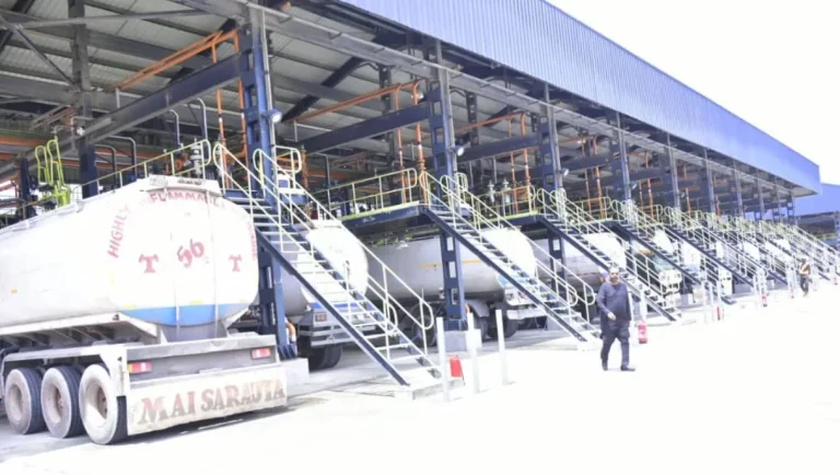 Matatar Dangote ta dawo sayar da fetur da Naira