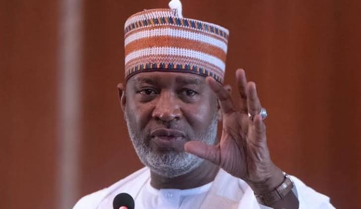 Shaidar EFCC Ya Ce Sirika Bai Sanya Hannu A Takardun Kwangilar Naira Biliyan 2 Ba